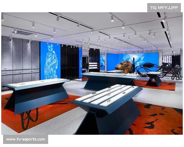 Salomon成都太古里围挡升级为科幻艺术装置，社交传播价值倍增